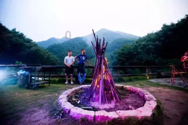 龙泉这个名字,在问世的那一刻起,就将主动与“龙”结缘